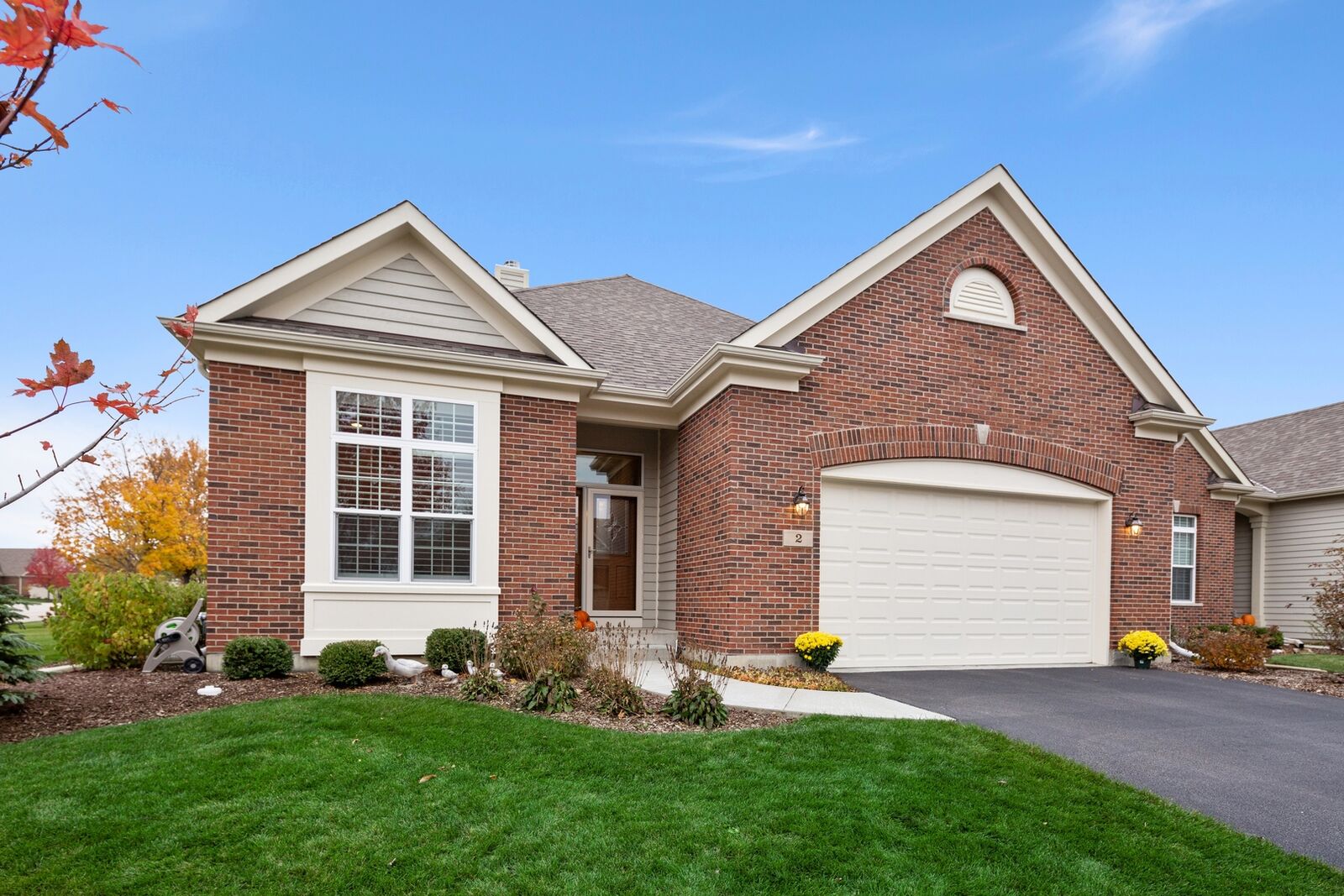 Property Photo:  2 Sugar Maple Court  IL 60156 