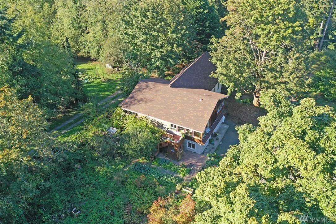 Property Photo: 5145 NE Eagle Harbor Dr WA 98110