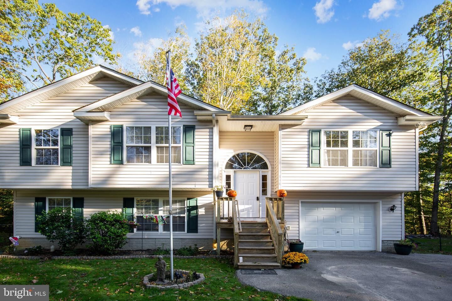 Property Photo: 334 Longhorn Circle MD 20657