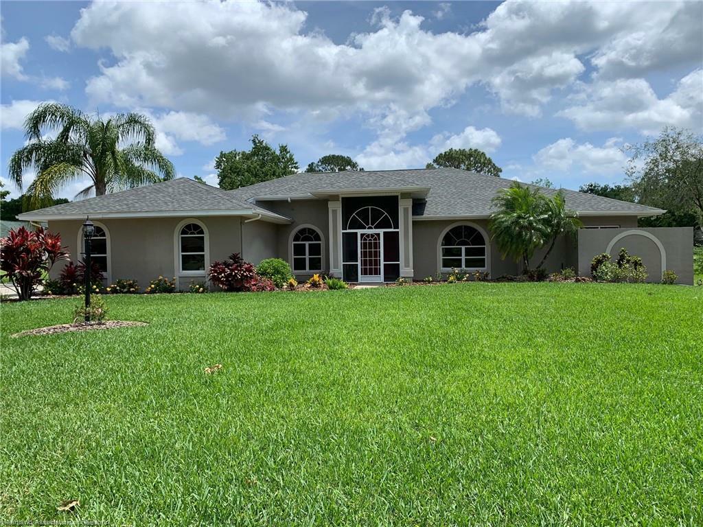 Property Photo:  1906 Dog Leg Drive  FL 33872 