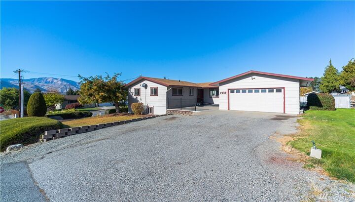 Property Photo:  1039 3rd St SE  WA 98802 