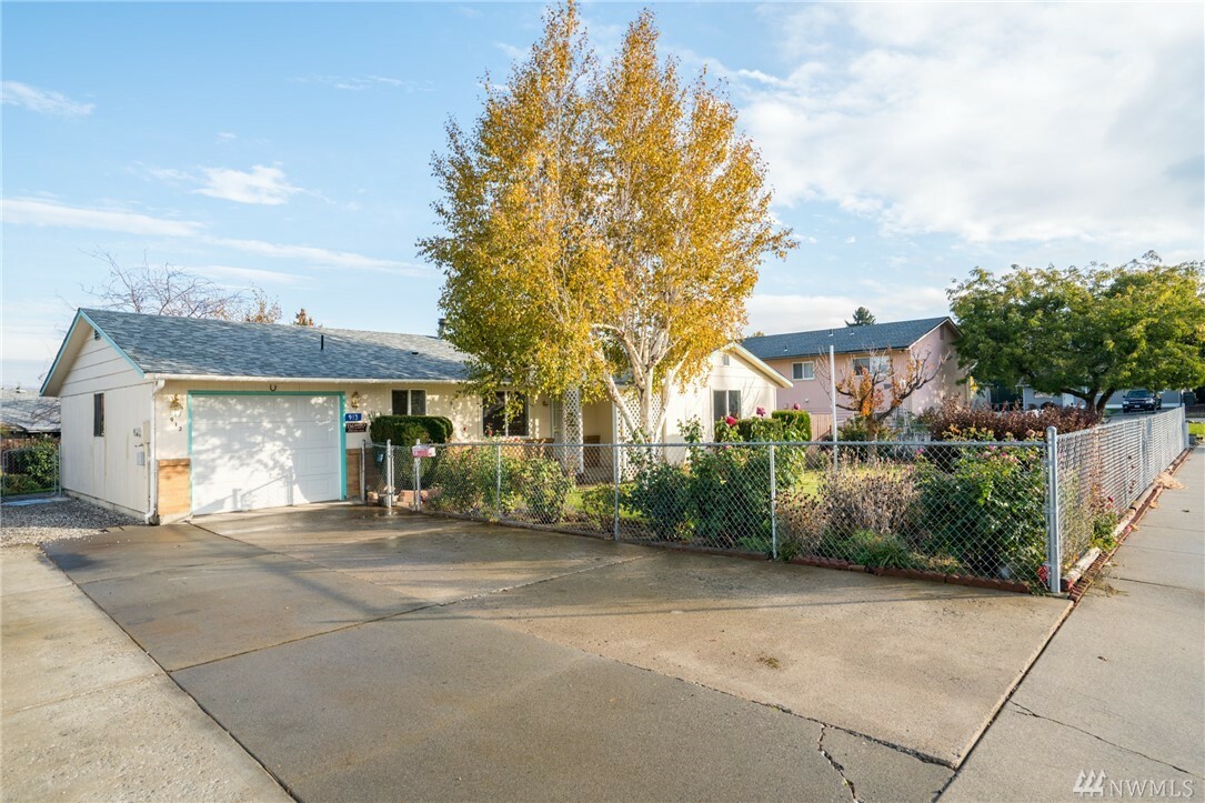 Property Photo: 913 Willis St WA 98801