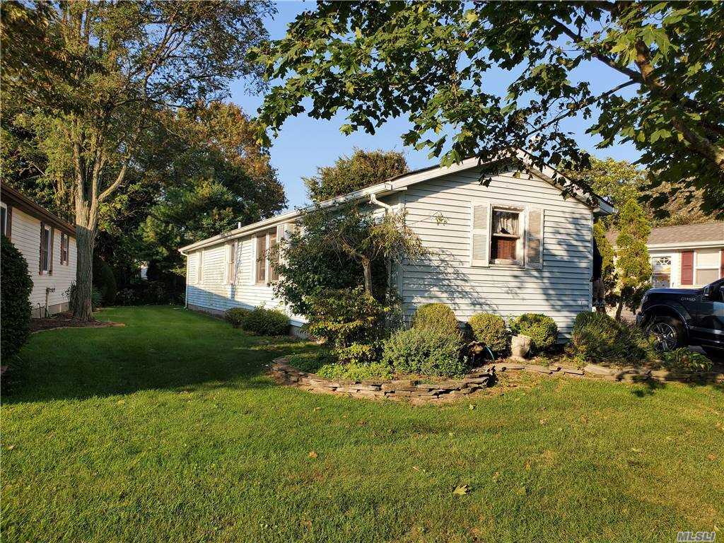 Property Photo:  14 Greenwood Boulevard  NY 11949 