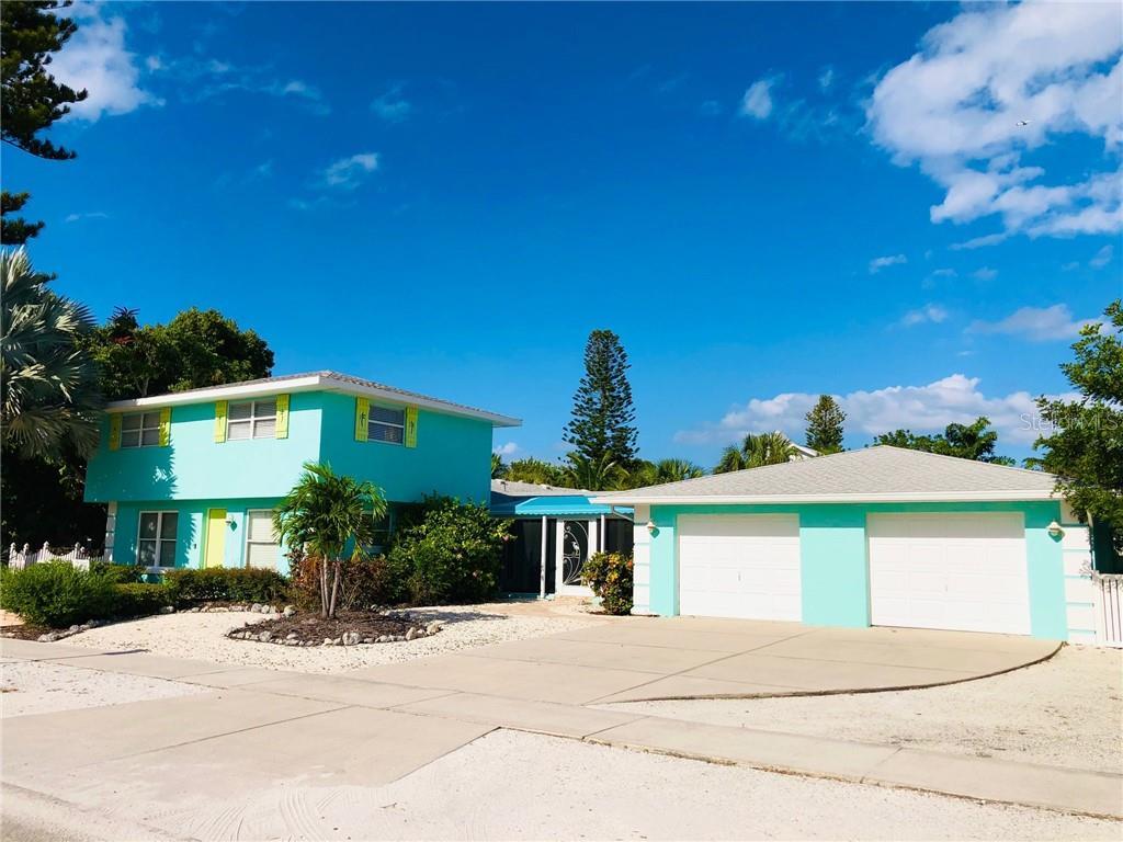 Property Photo: 201 Elm Avenue FL 34216