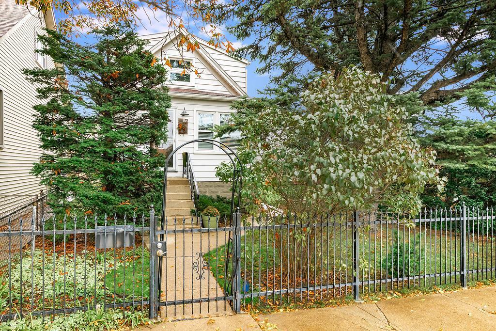 Property Photo: 5515 N Neva Avenue IL 60656