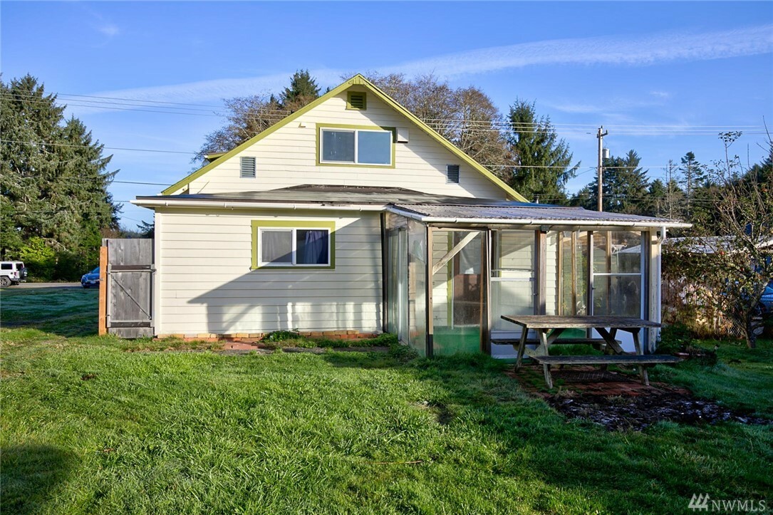 Property Photo:  705 Copalis Beach Rd  WA 98535 