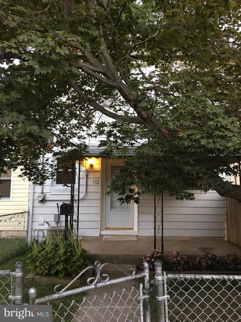 Property Photo: 702 Hartford Court PA 19086