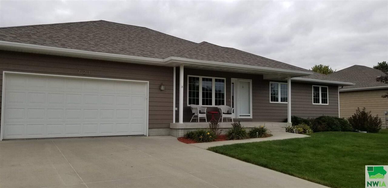 Property Photo: 721 Prairie Blvd SD 57049