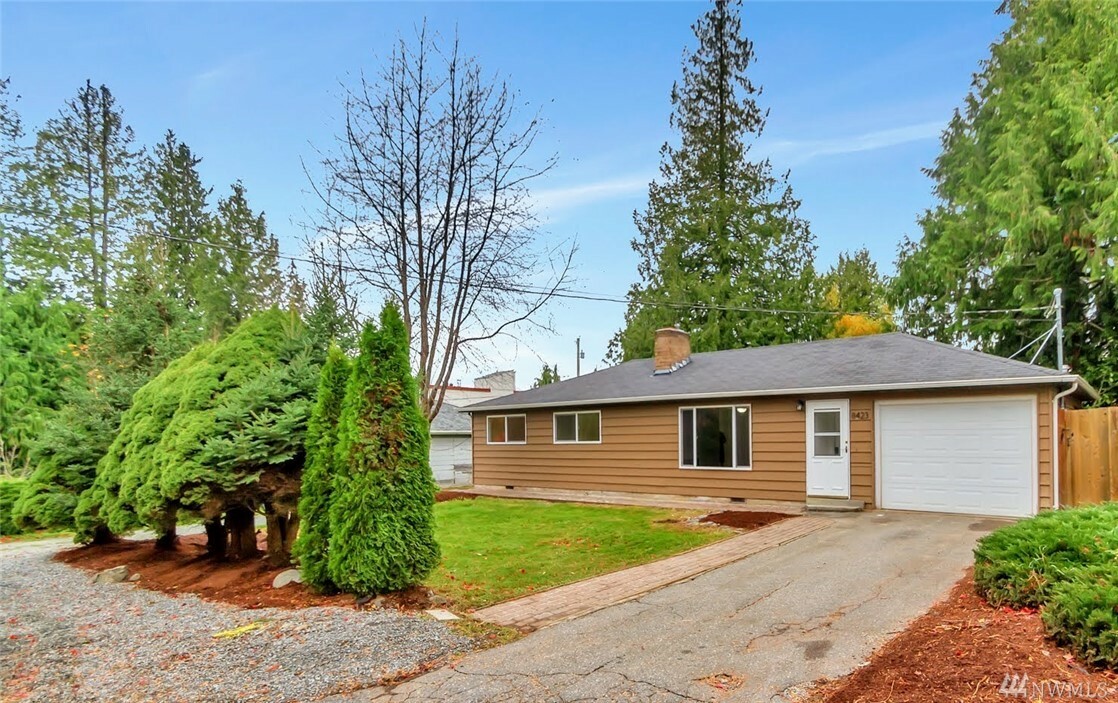 Property Photo:  8423 198th St SW  WA 98026 