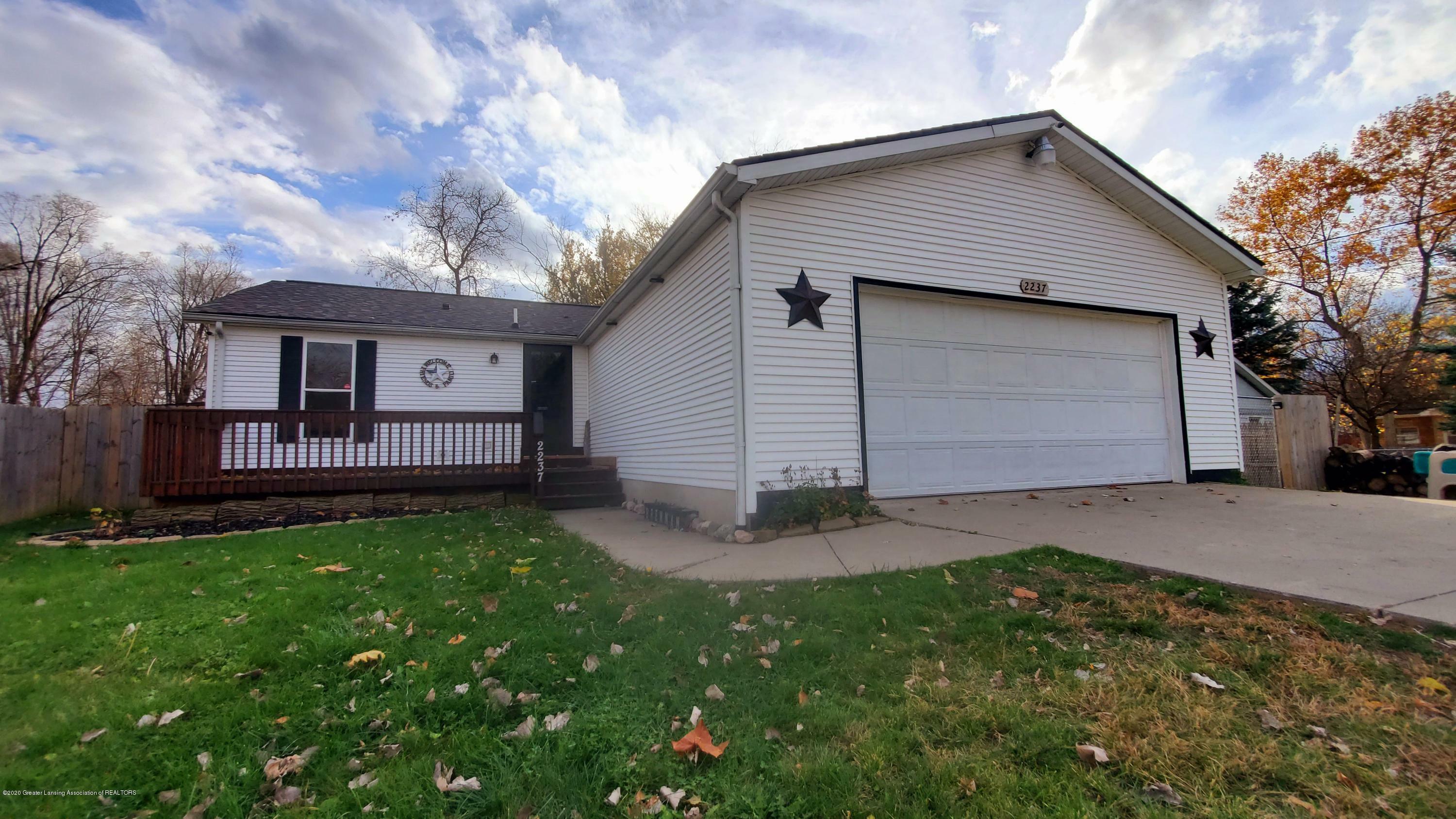 Property Photo:  2237 Dunlap Street  MI 48911 