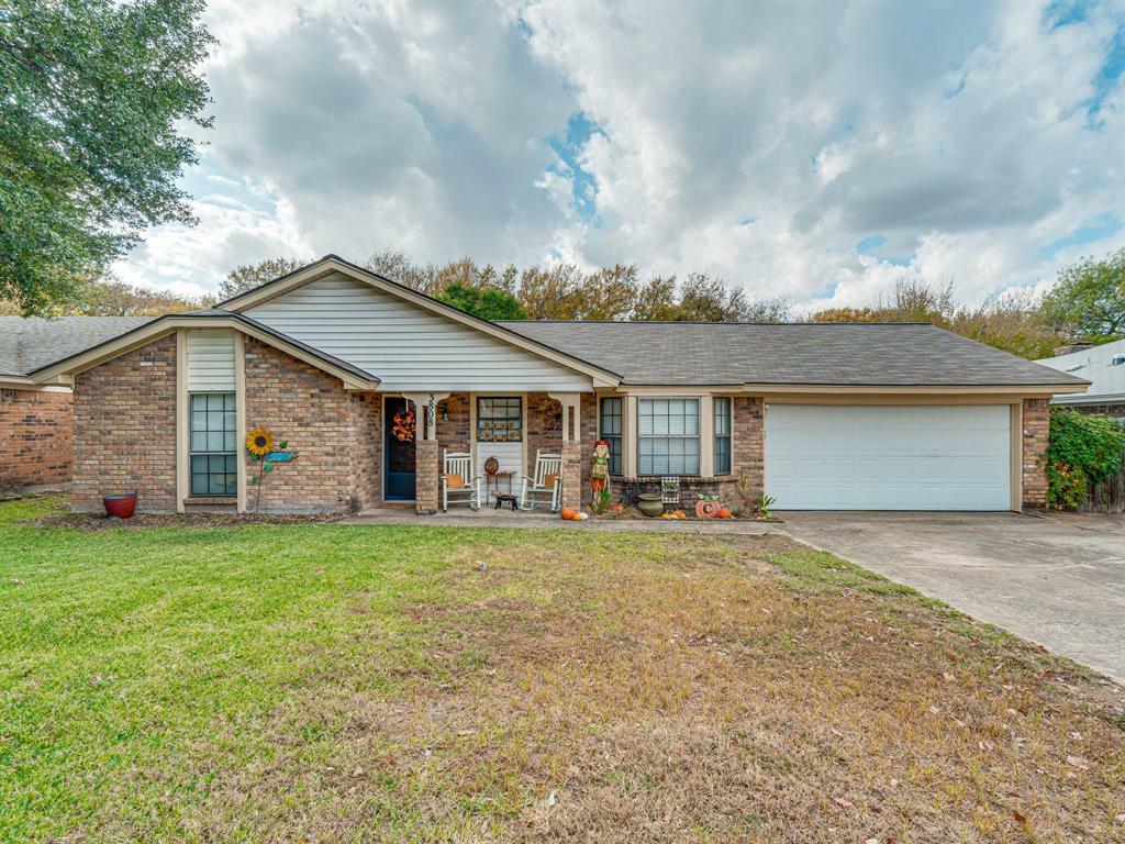 Property Photo:  3808 Enamor Drive  TX 76016 