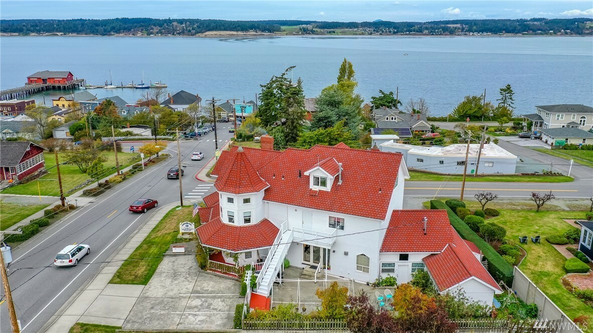 Property Photo:  807 N Main St  WA 98239 