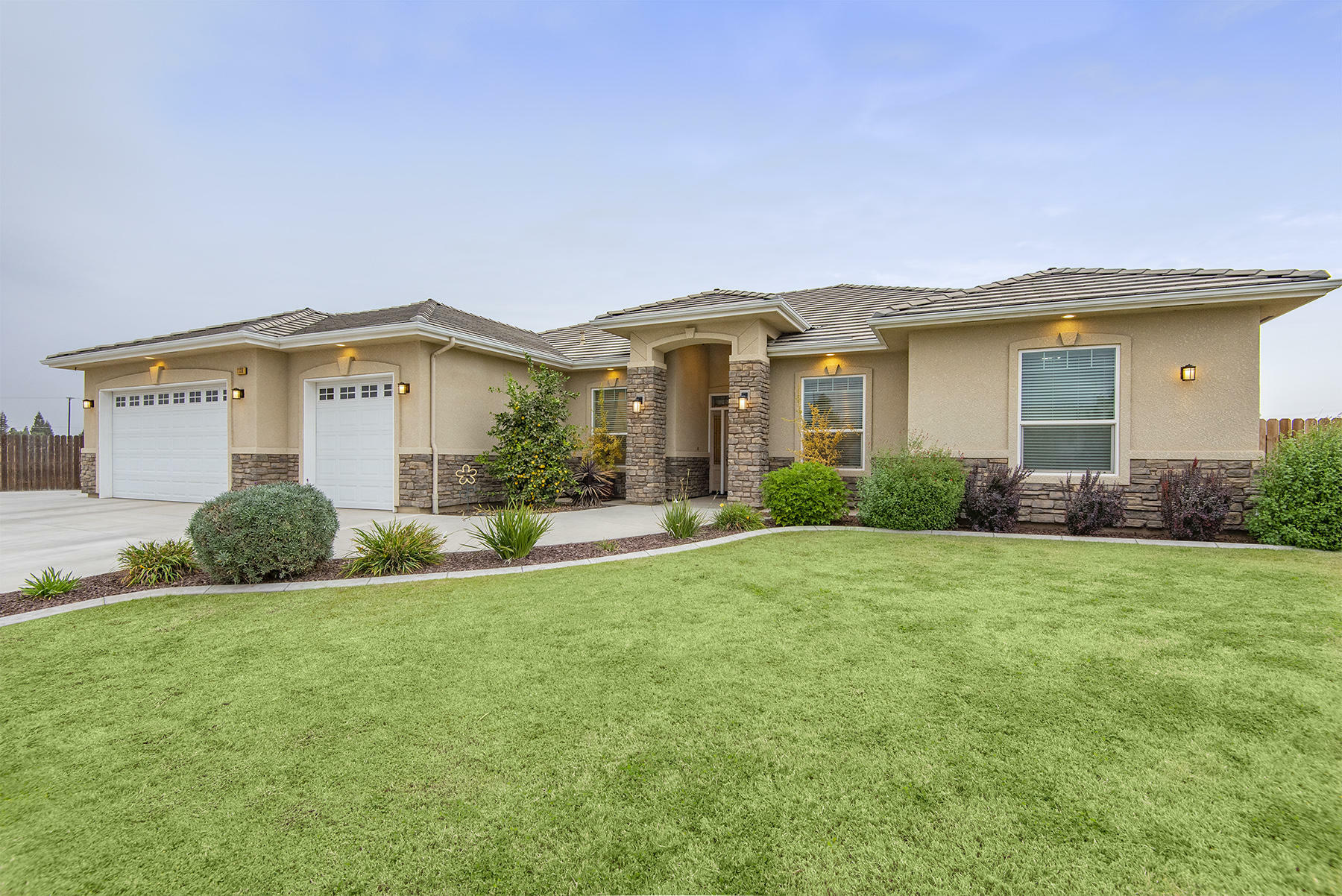 Property Photo:  1136 N Citrus Court  CA 93292 