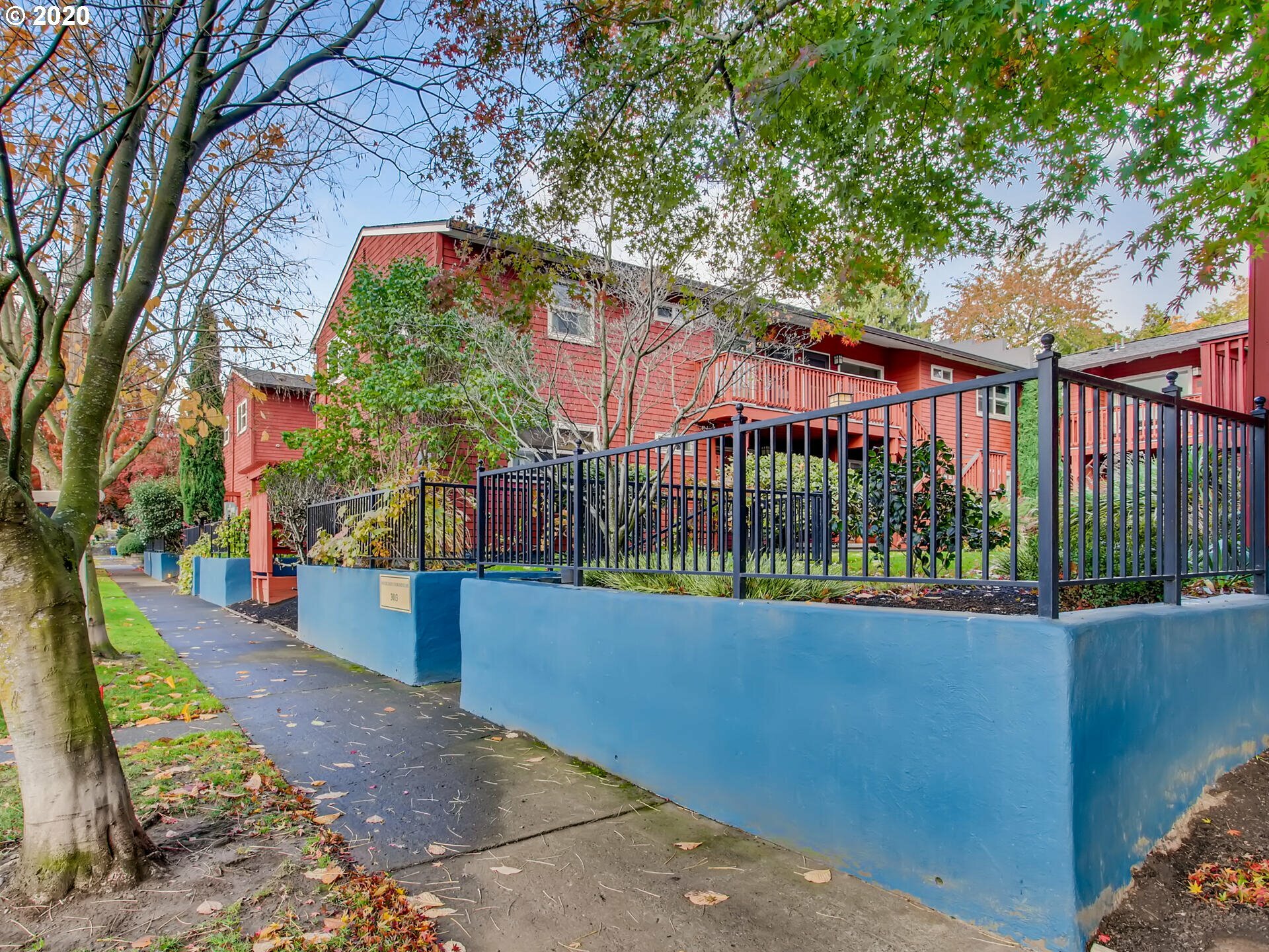 Property Photo: 3013 SE Waverleigh Blvd 2 OR 97202