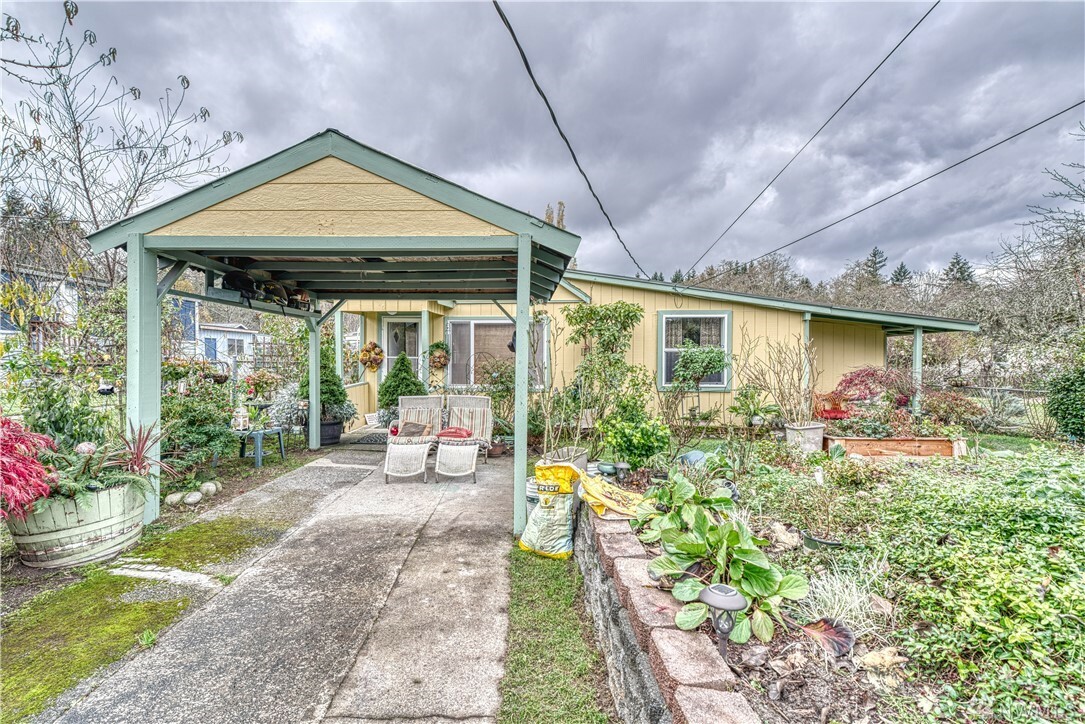 Property Photo:  425 Sunnyhill Rd W  WA 98312 