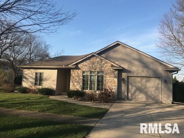 Property Photo:  903 S Center  IL 61254 