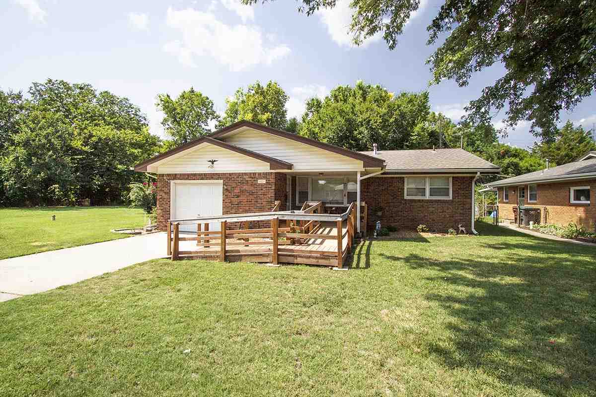 Property Photo: 401 Ivah Dr KS 67060