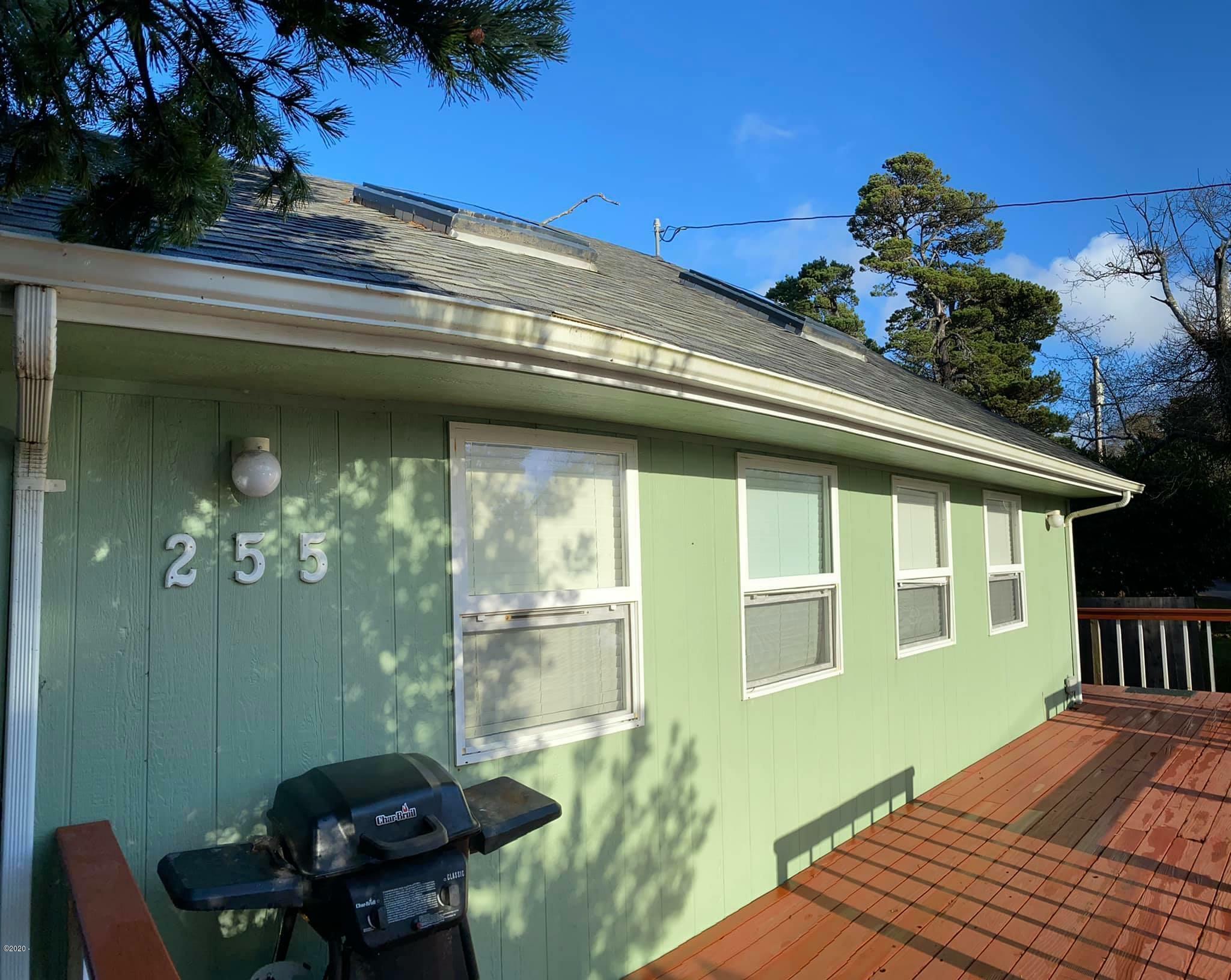 Property Photo: 255 Wallace Street OR 97367