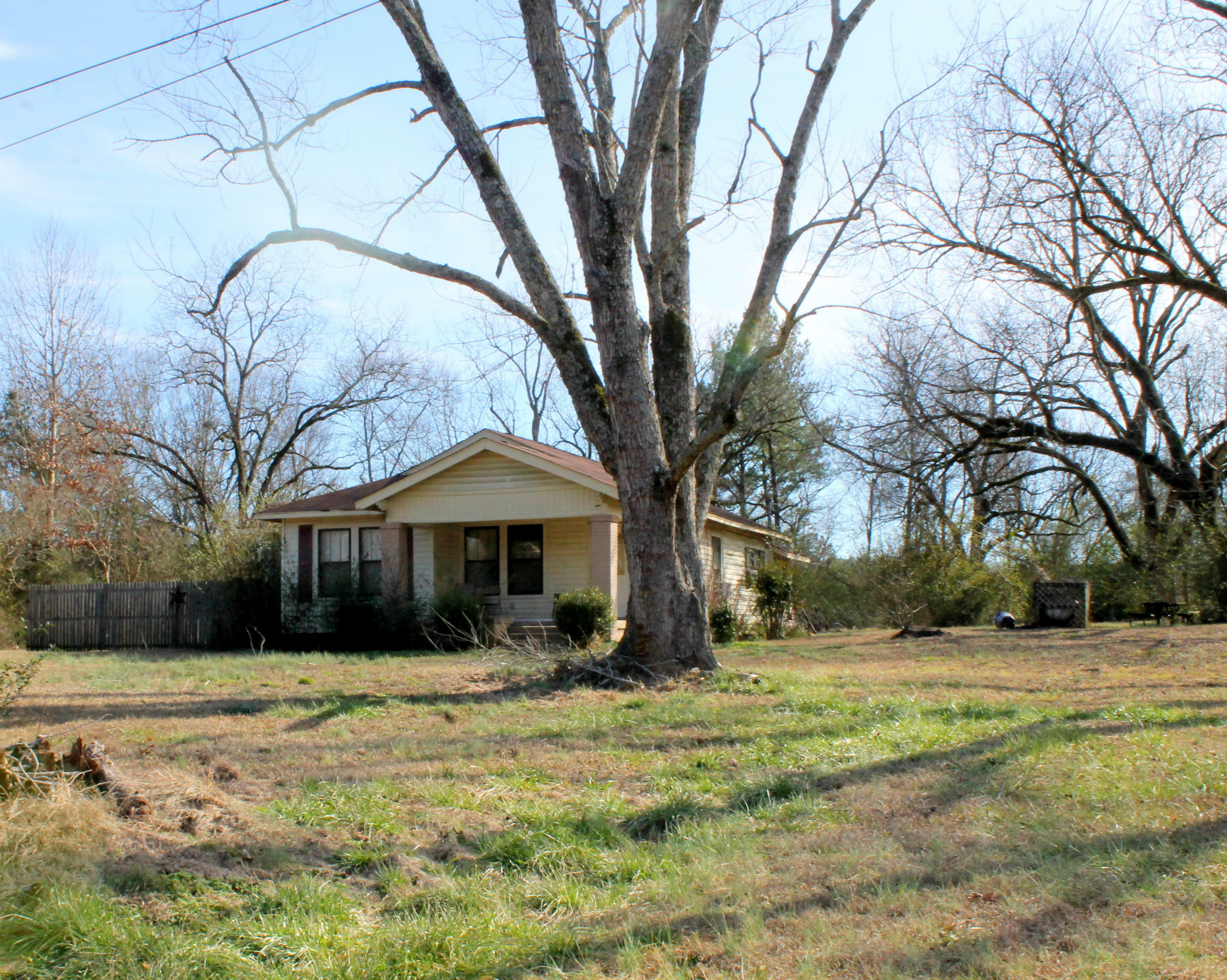 Property Photo:  2746 Phillips Hill Rd  MS 39702 