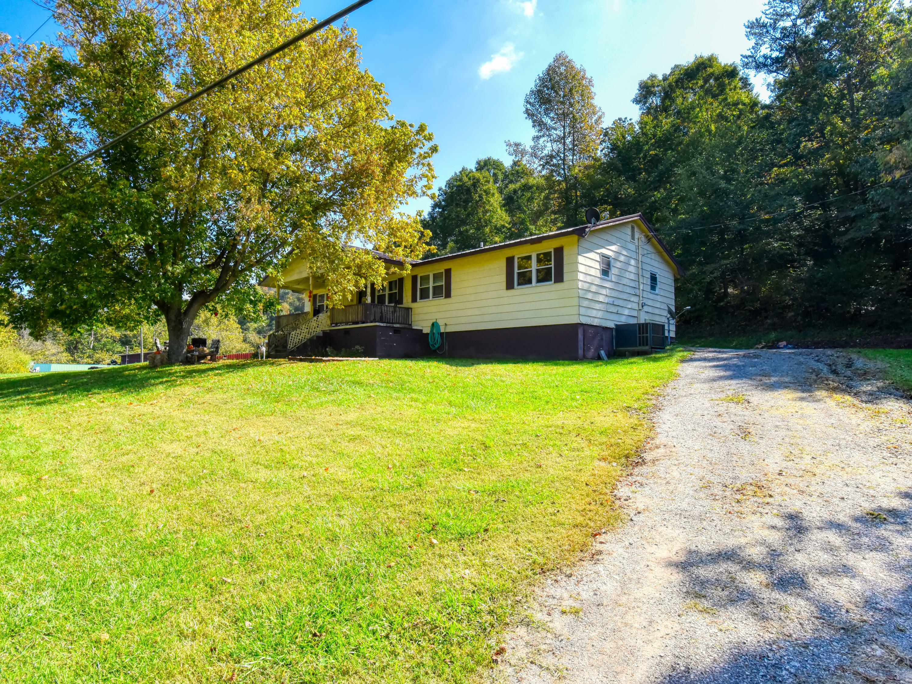 Property Photo:  442 Highway 370  TN 37779 