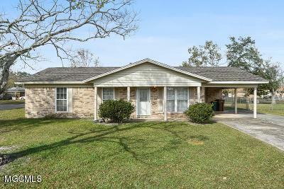 Property Photo:  456 Hickory Ct  MS 39540 