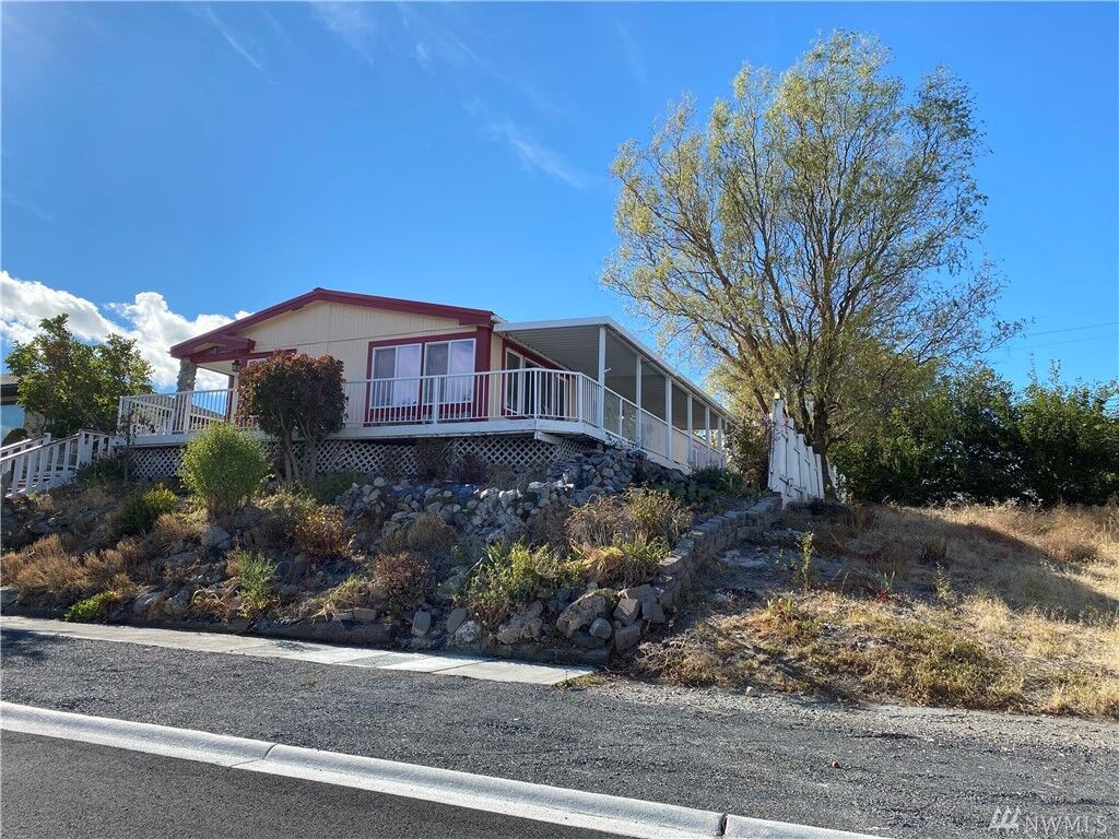 Property Photo:  119 N Ginkgo St  WA 98851 