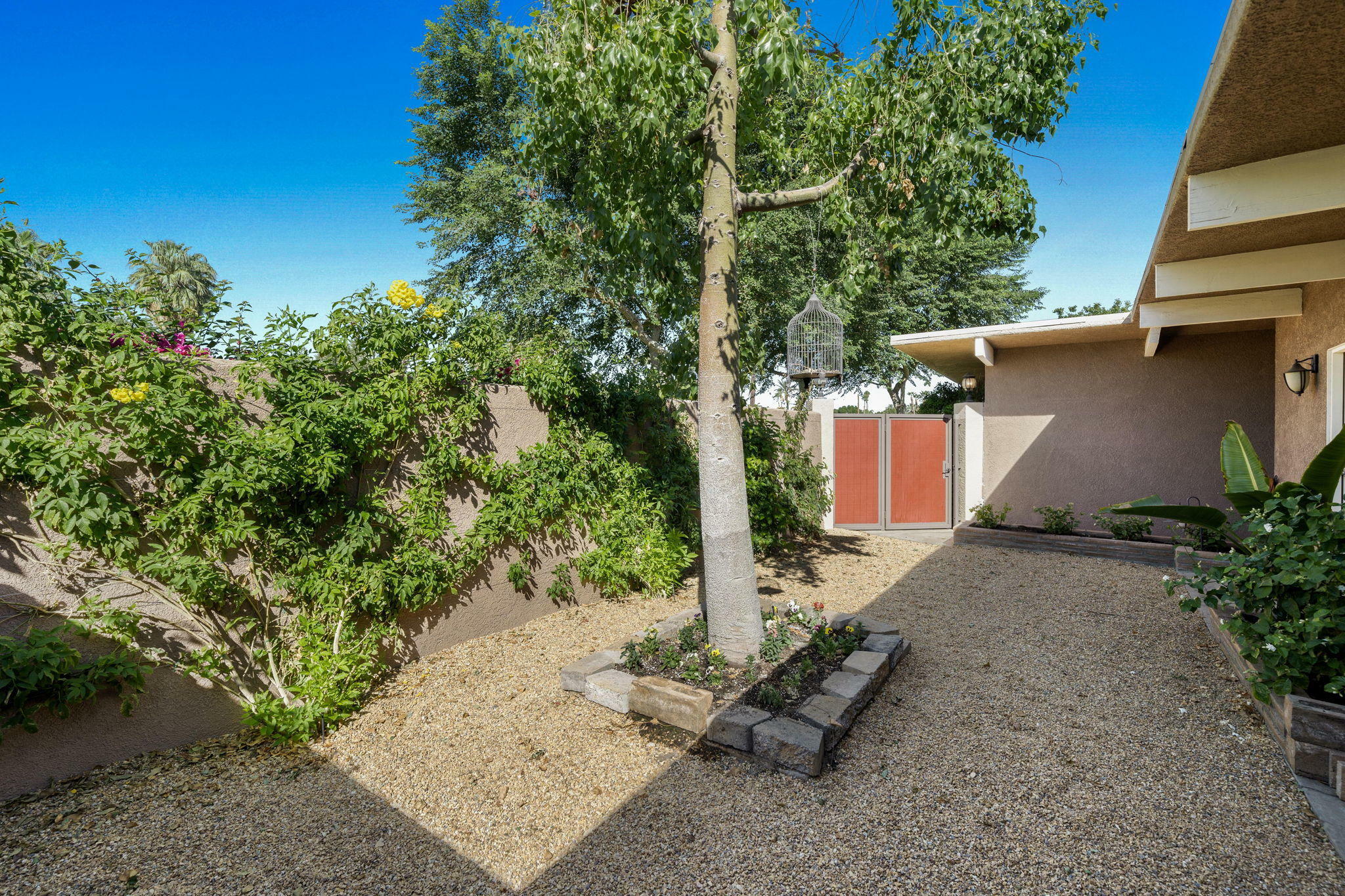 Property Photo:  42510 Glass Drive  CA 92203 