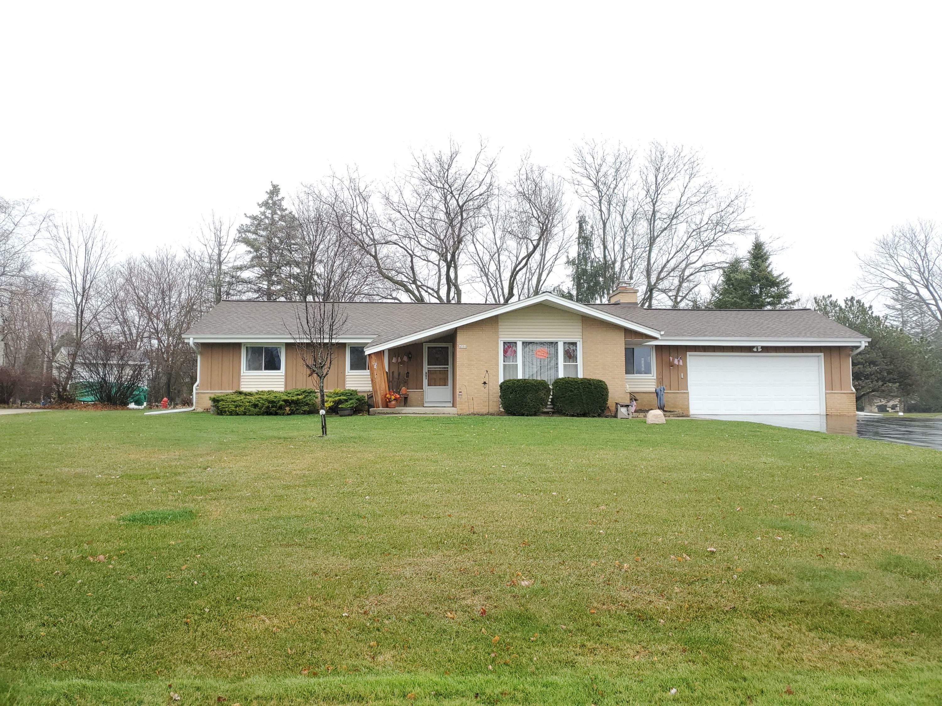 4590 S Harland Dr  New Berlin WI 53151 photo