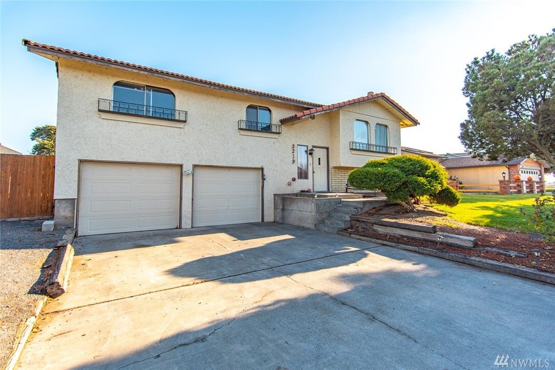 Property Photo:  2219 S Crestmont Drive  WA 98837 