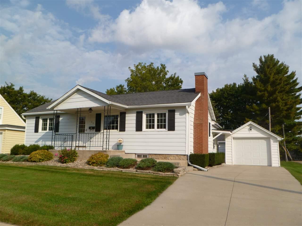 Property Photo:  512 West Franklin St  WI 53963 