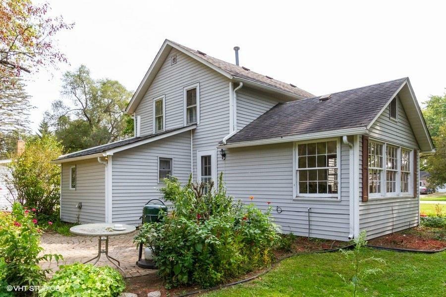 Property Photo:  215 East Russell St  IL 61072 