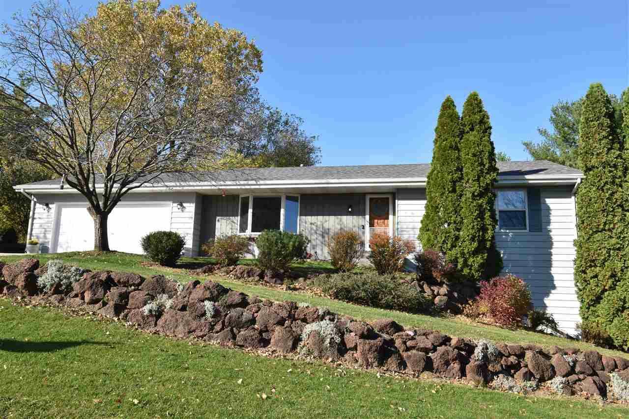 Property Photo: 120 Surrey Ln WI 53546