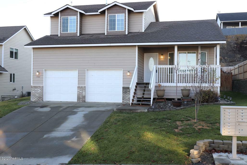 Property Photo:  1702 W Naches Ave  WA 98942 