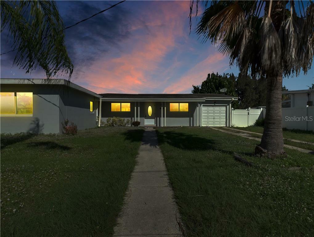 Property Photo:  835 Conreid Drive NE  FL 33952 