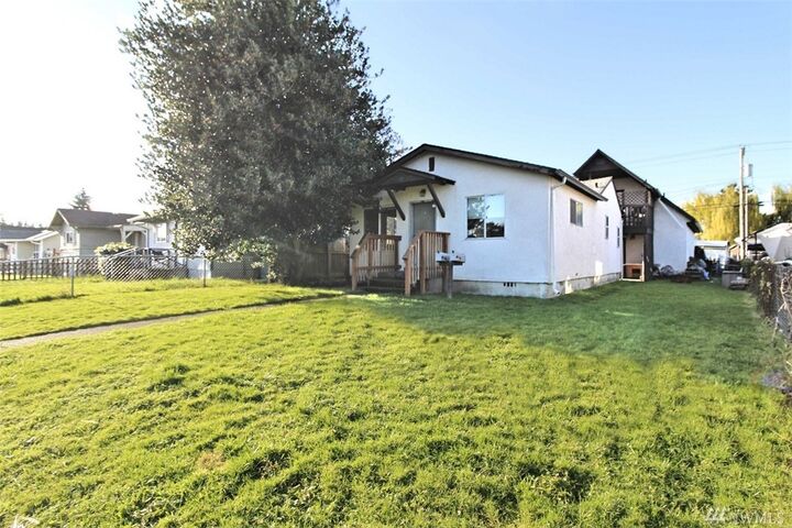 Property Photo: 353 17th Ave WA 98632