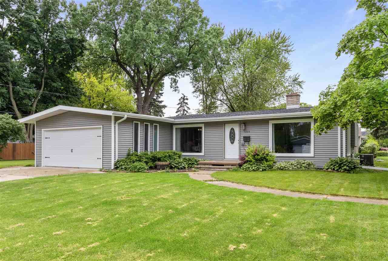 Property Photo:  1259 Whittier Drive  WI 54956-4631 