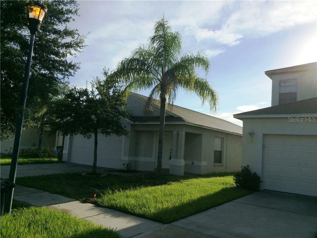 Property Photo:  7955 Carriage Pointe Drive  FL 33534 