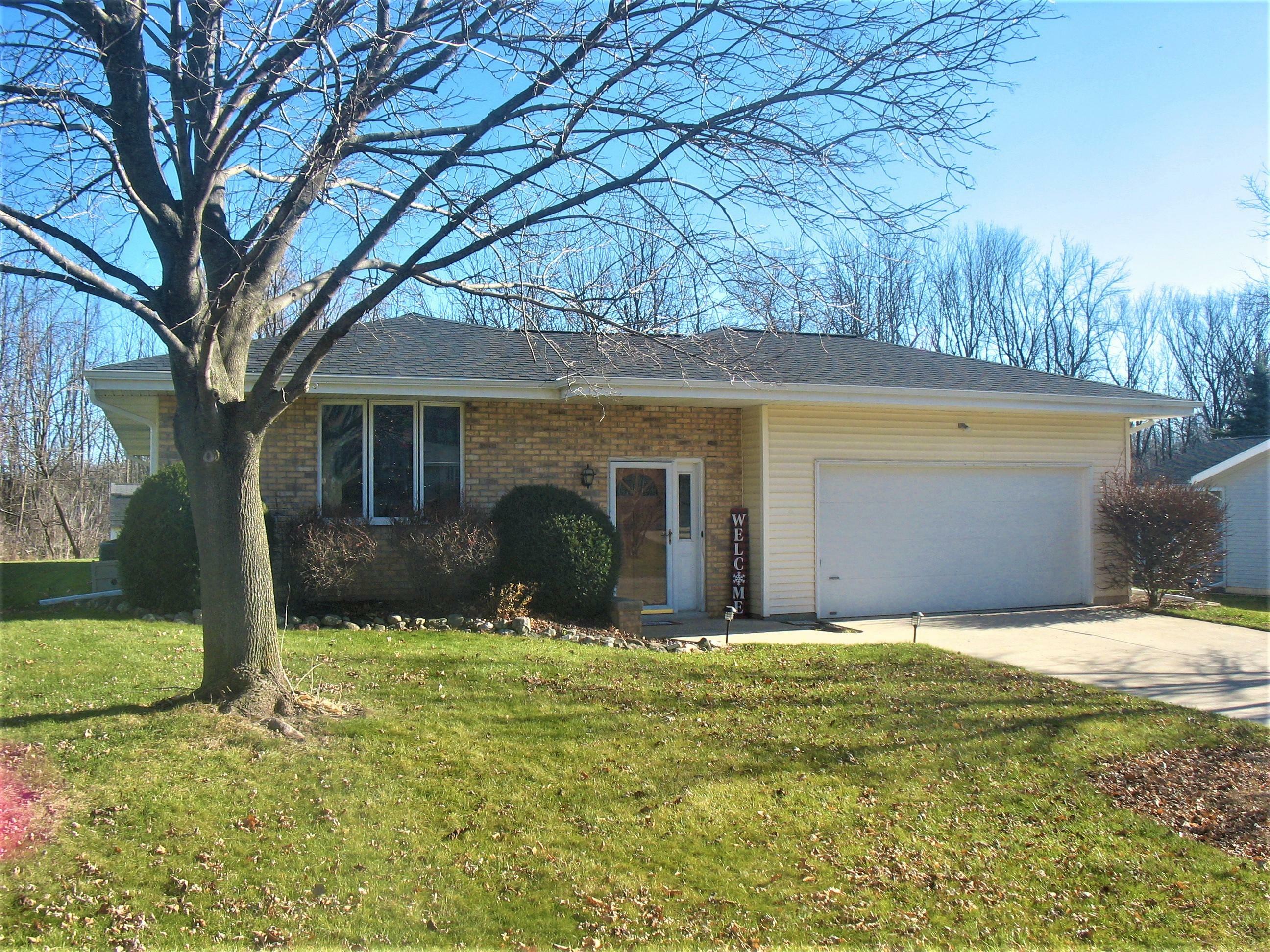 Property Photo:  414 S Colonial Pkwy  WI 53080 