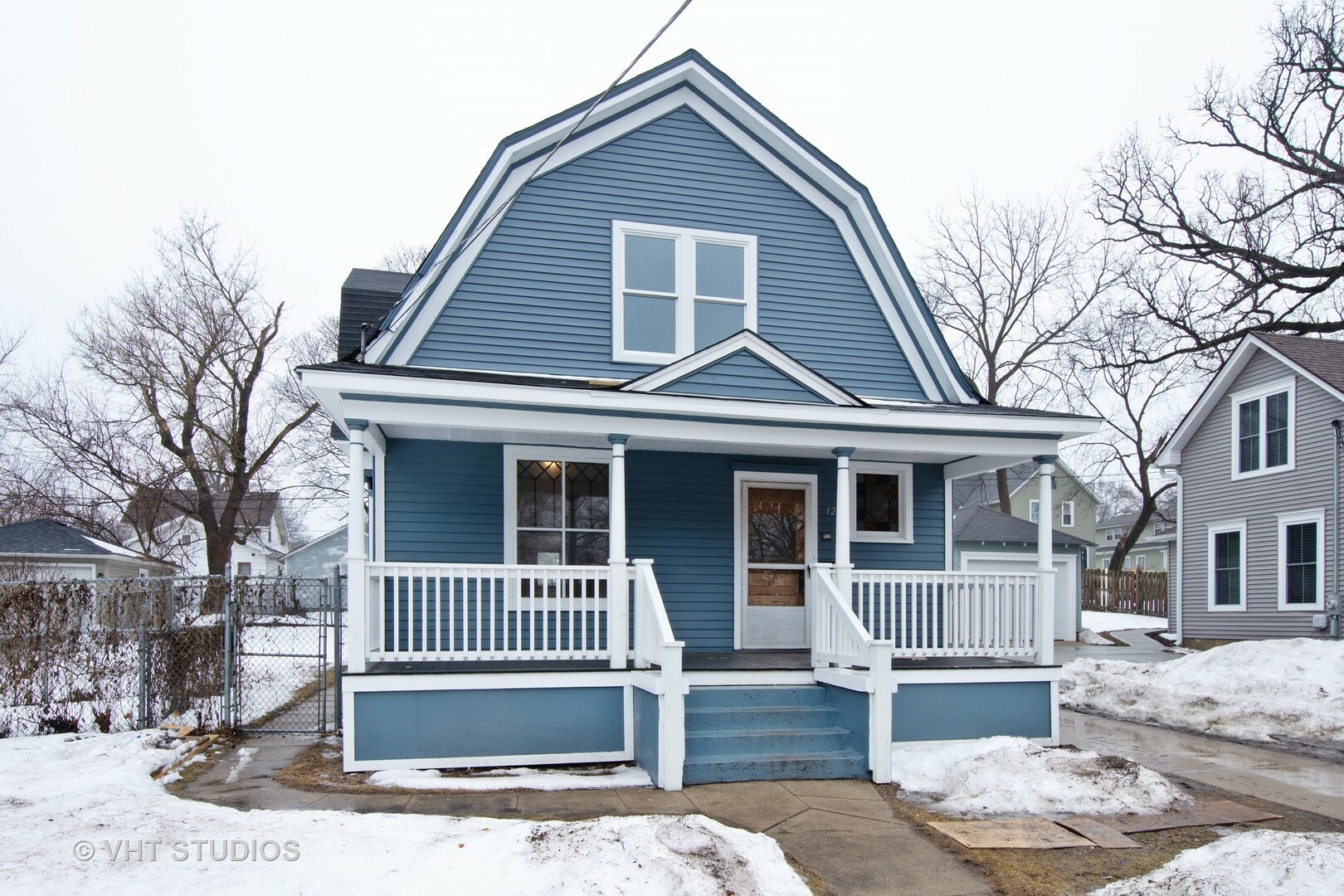 Property Photo:  122 S Liberty Street  IL 60120 