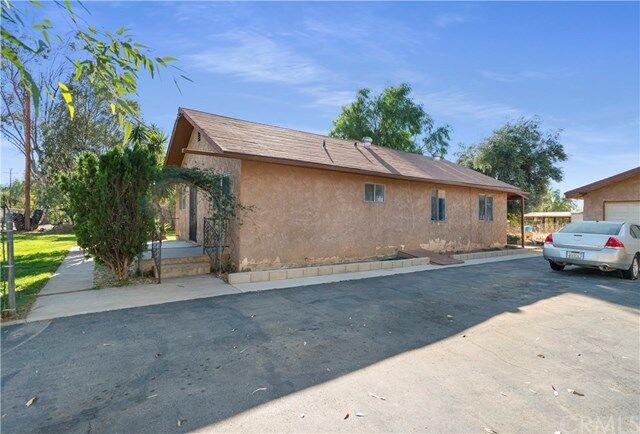 Property Photo:  15675 Russell Avenue  CA 92508 