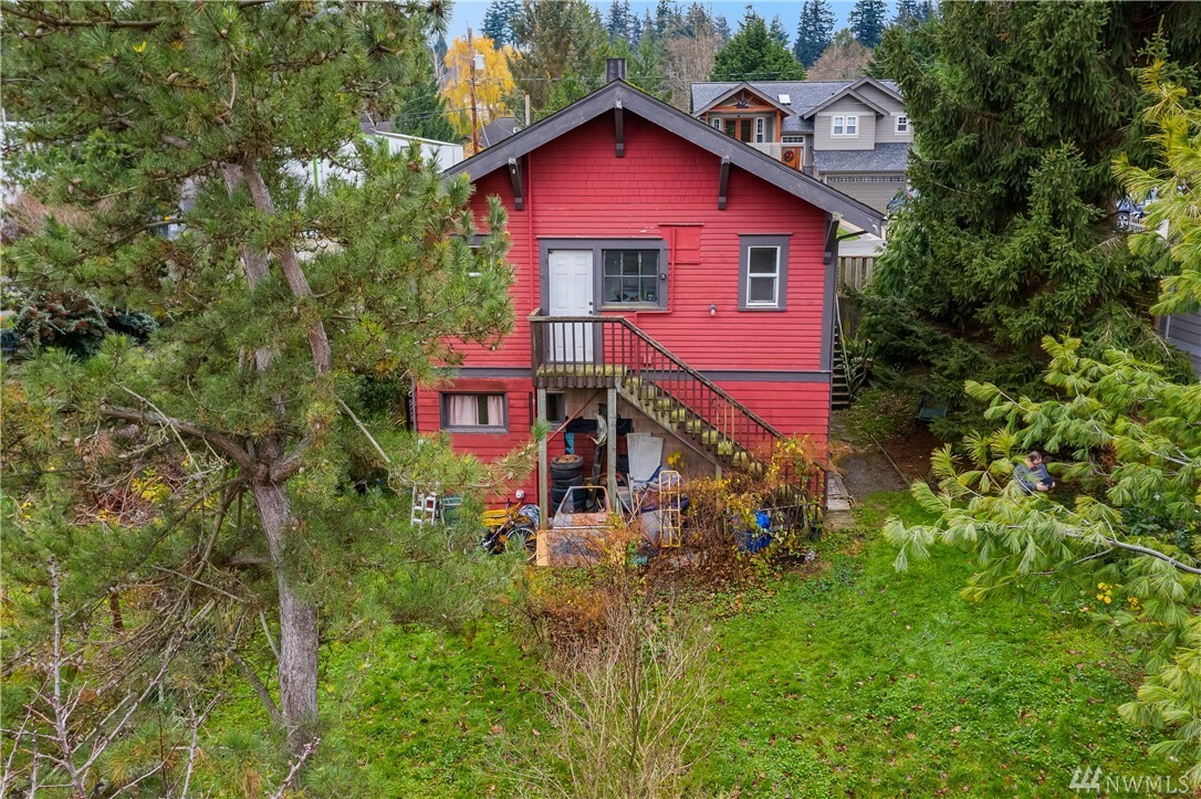 Property Photo:  507 Donovan Ave  WA 98225 