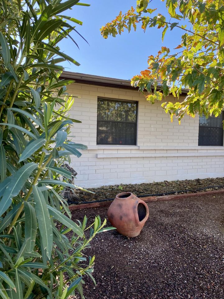 Property Photo: 2243 E Hillery Drive AZ 85022