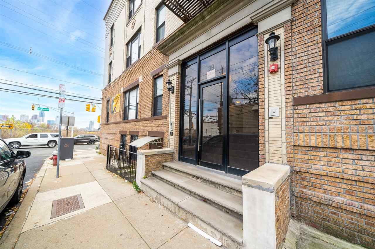 Property Photo:  39 Newkirk Ave 3B  NJ 07306 