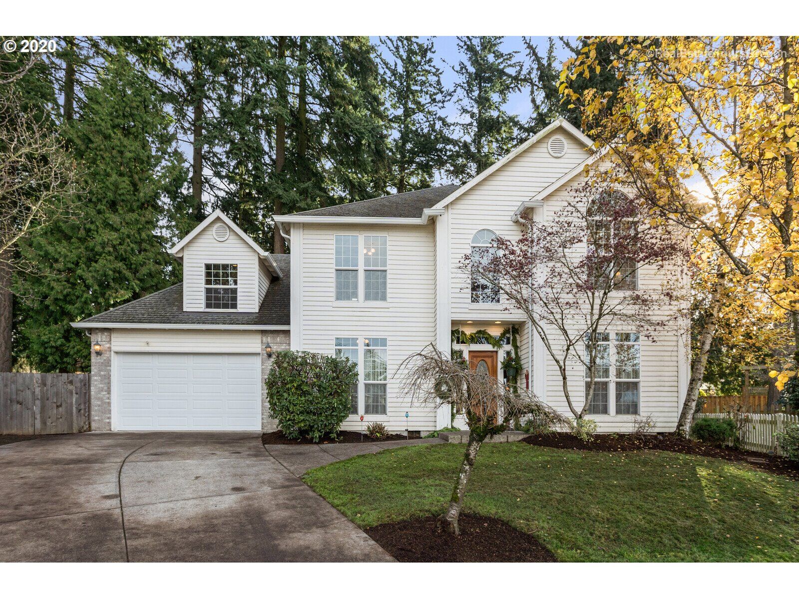 Property Photo:  1746 NW 17th Ct  OR 97030