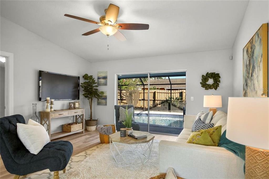 Property Photo: 3905 Highland Avenue W FL 34205