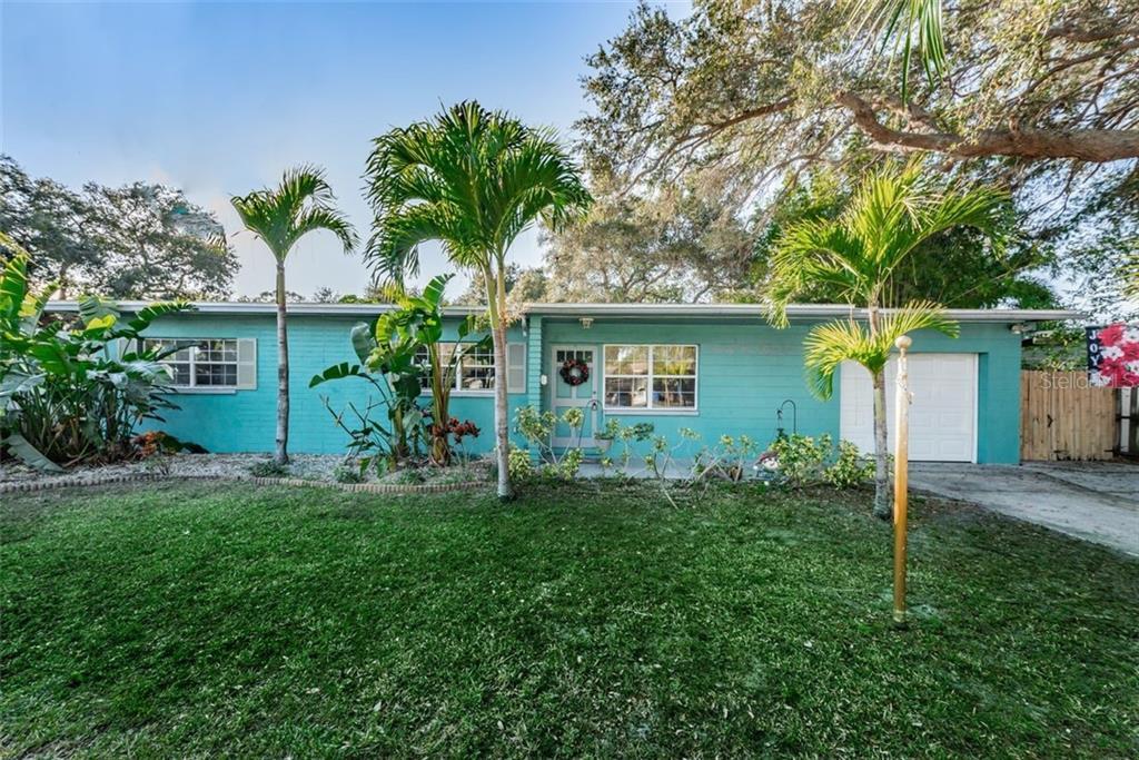 Property Photo: 2952 66th Way N FL 33710