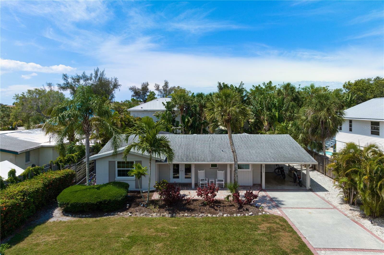 Property Photo:  211 Island Circle  FL 34242 