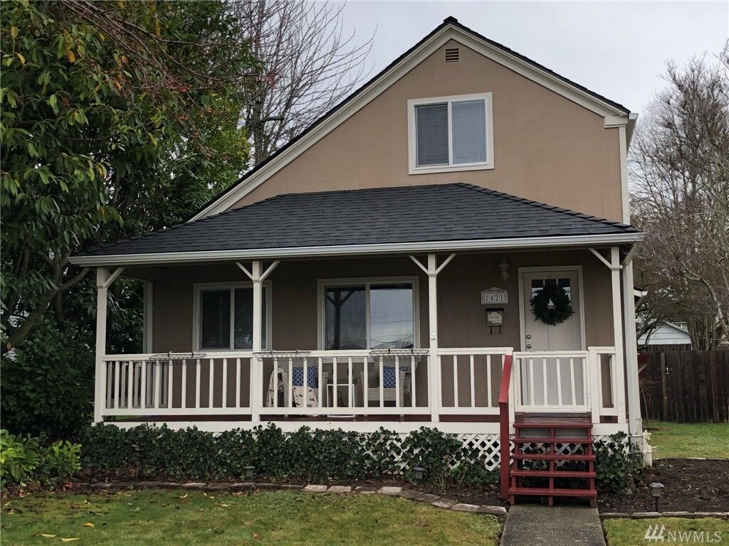 Property Photo:  1421 Hoyt Ave  WA 98201 