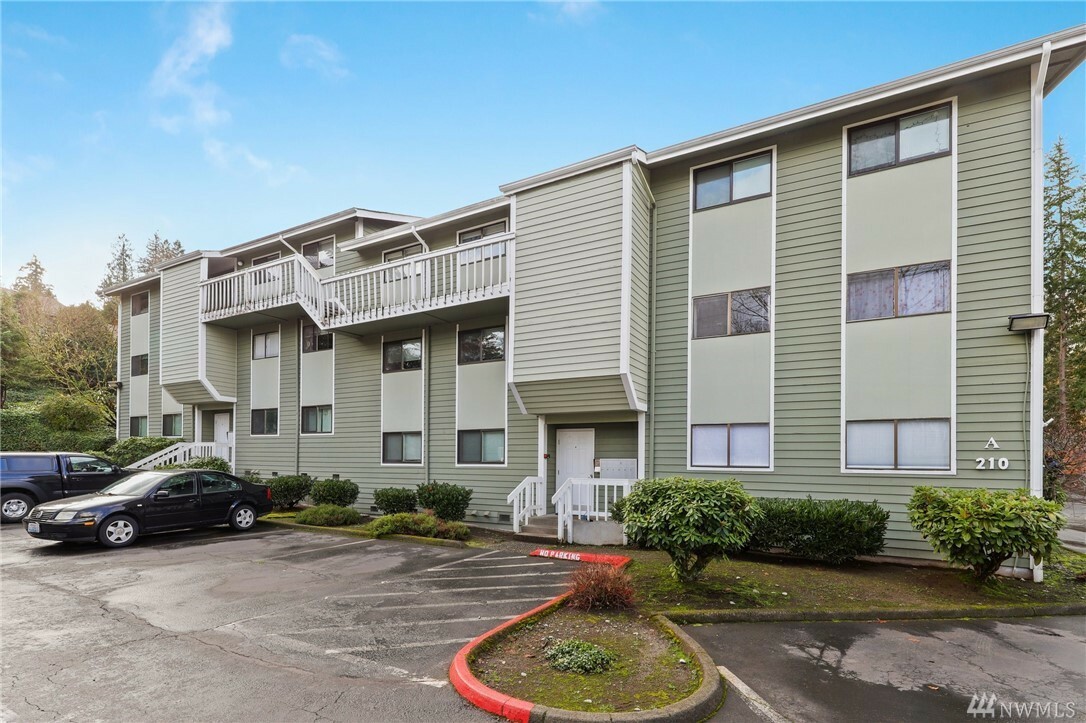 Property Photo:  210 SW Clark St A204  WA 98027 