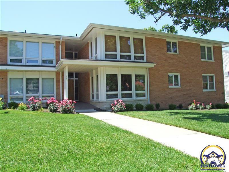 1225 SW Lakeside Dr #5  Topeka KS 66604 photo